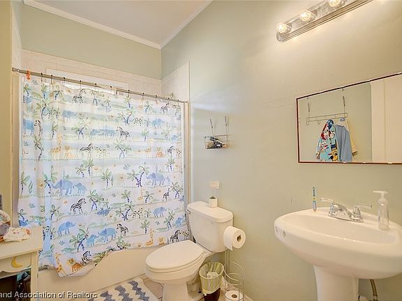 5th image of 1031 Sunniland Dr