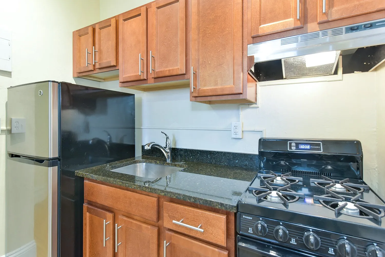 Dupont Apartments — Photo 4