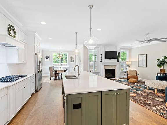 5th image of 934 Bay Bouquet Ln