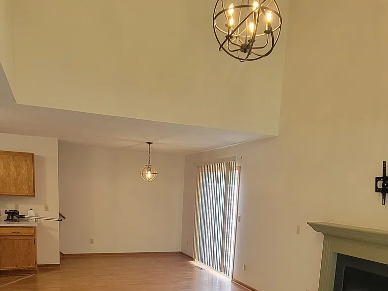 1055 S Fillmore Cir NE — Photo 29