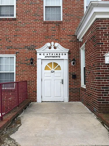824 E Chestnut St Photo 1
