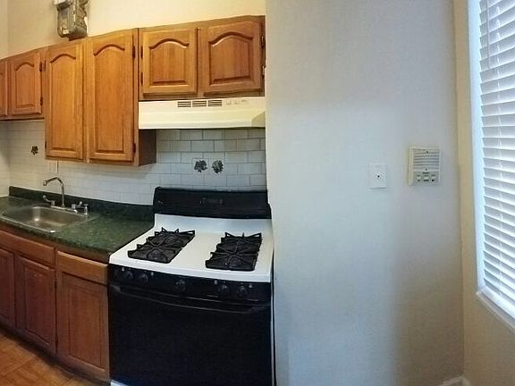 4th image of 2681 Heath Ave