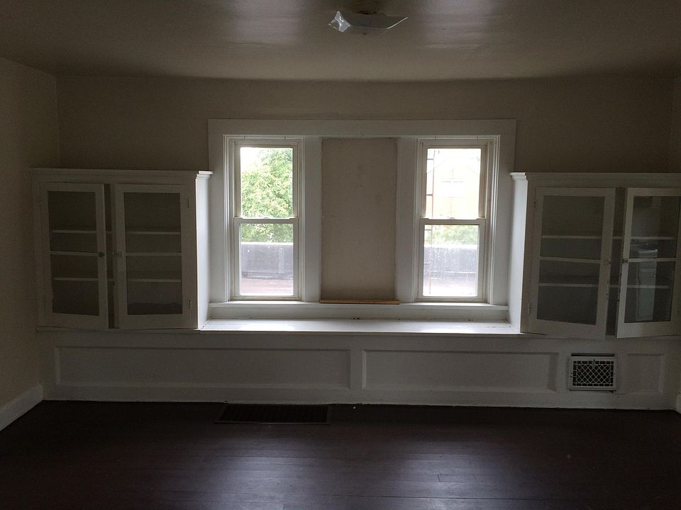 Living Room With Built-Ins