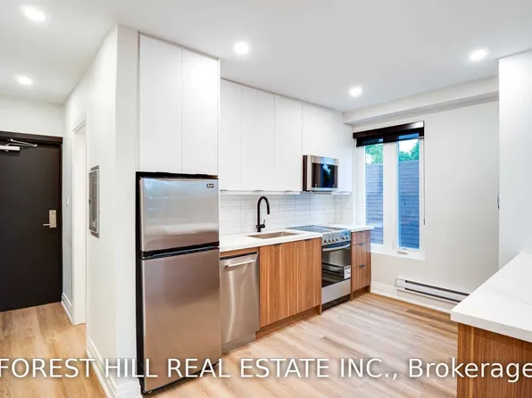 1 Greensides Ave #5, Toronto, ON M6G 3P5