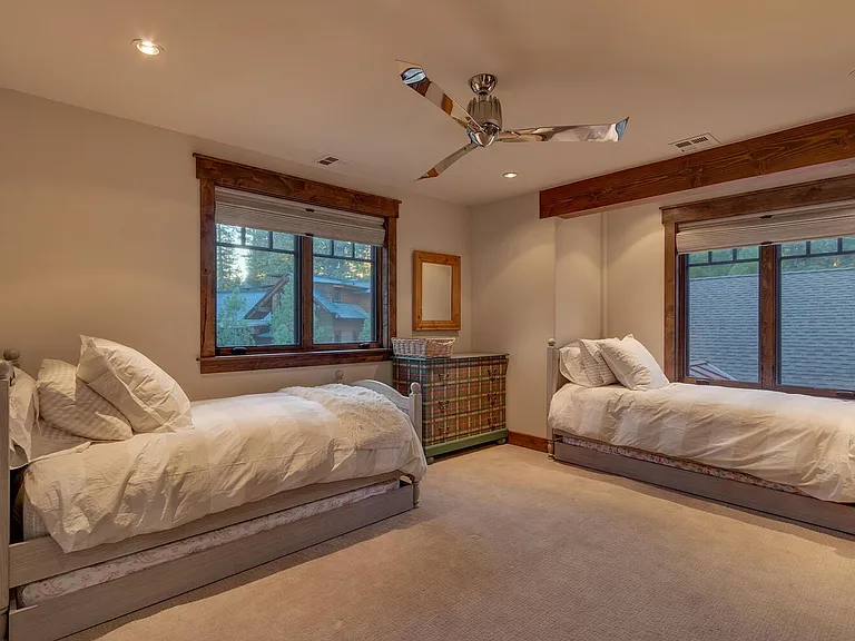 7675 Lahontan Dr — Photo 36
