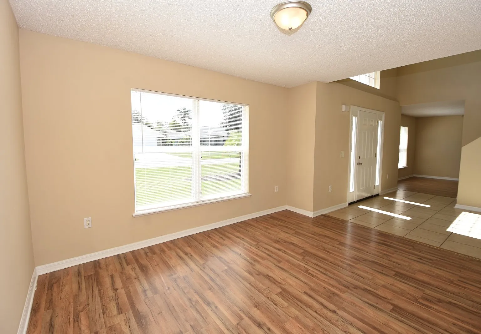 5 bed, 2.5 bath, 2928 sqft, $2,400 — Photo 4