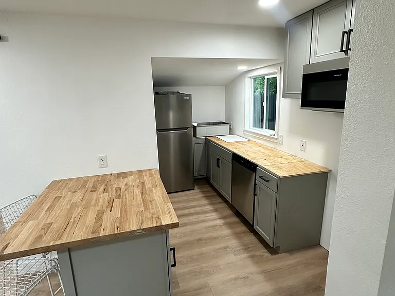 1377 Willis St — Photo 2
