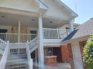7378 Whitehall Colonial Ln, Saint Louis, MO 63119