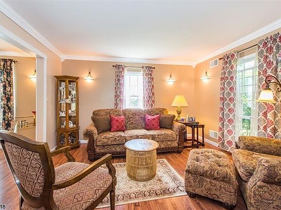 3rd image of 17 Francisco Dr