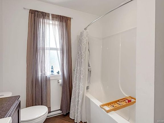 4th image of 426 & 426A Buller St
