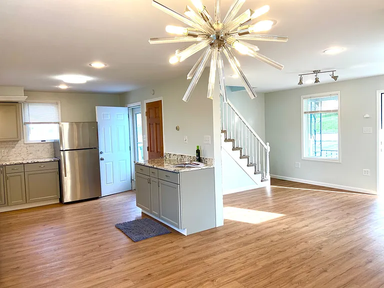 218 Highland Ave — Photo 13
