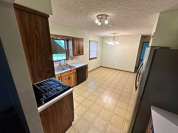 5th image of 626 Harrison Rd