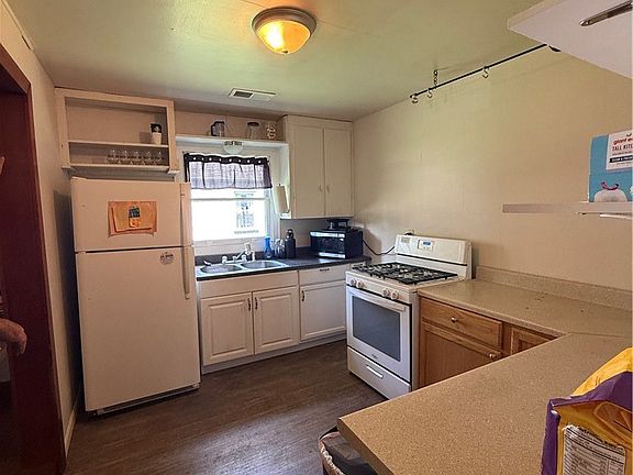 4th image of 602 10th St