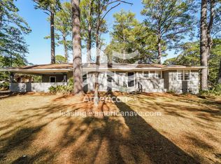 1880 Camellia Ln, Jackson, MS 39204