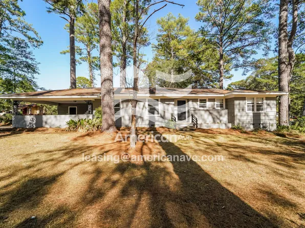 1880 Camellia Ln, Jackson, MS 39204