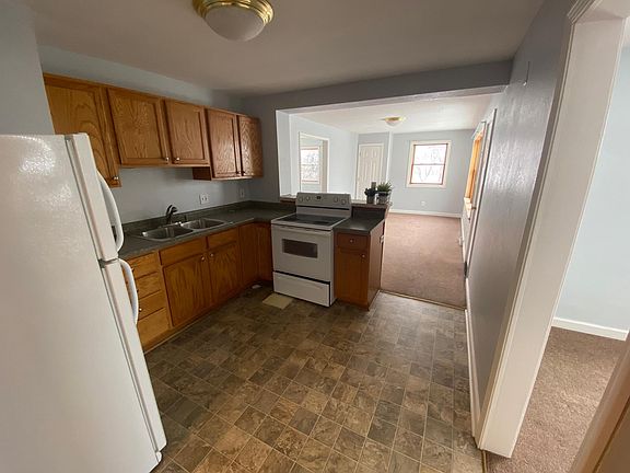 3rd image of 9418 W Schlinger Ave APT B