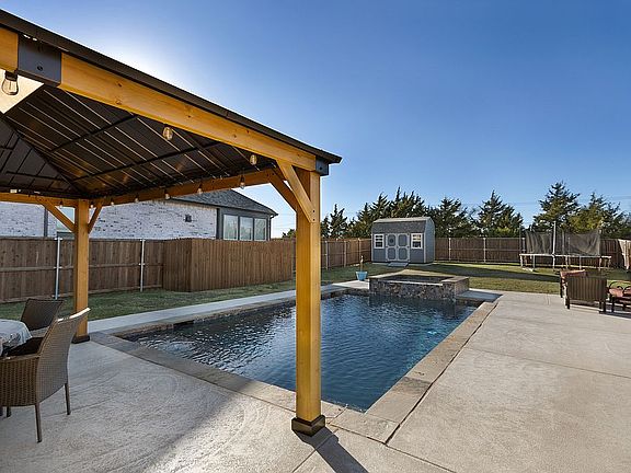 4th image of 3527 Camden Dr