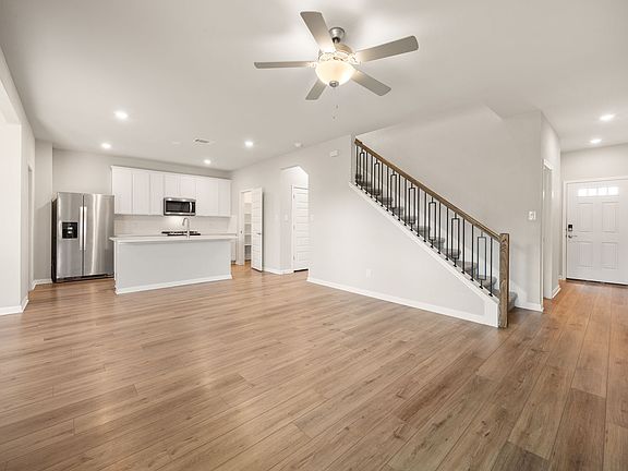 3rd image of 202 Fairmeadow Downs Dr
