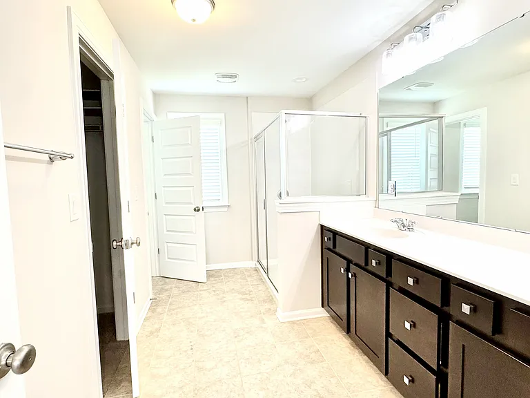 1135 Overlake Dr — Photo 6