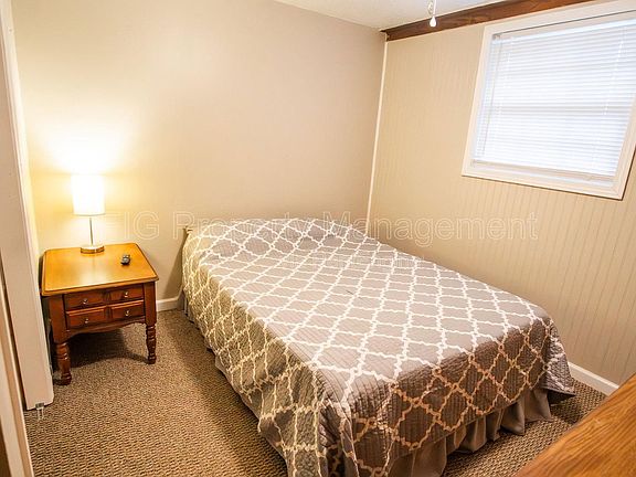 5th image of 707 W Race St #1