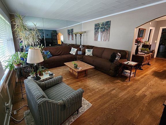 5th image of 1009 Maple St