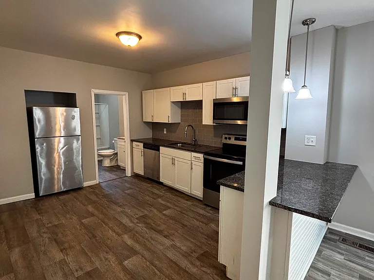 27 N Lake Ave #1 — Photo 3