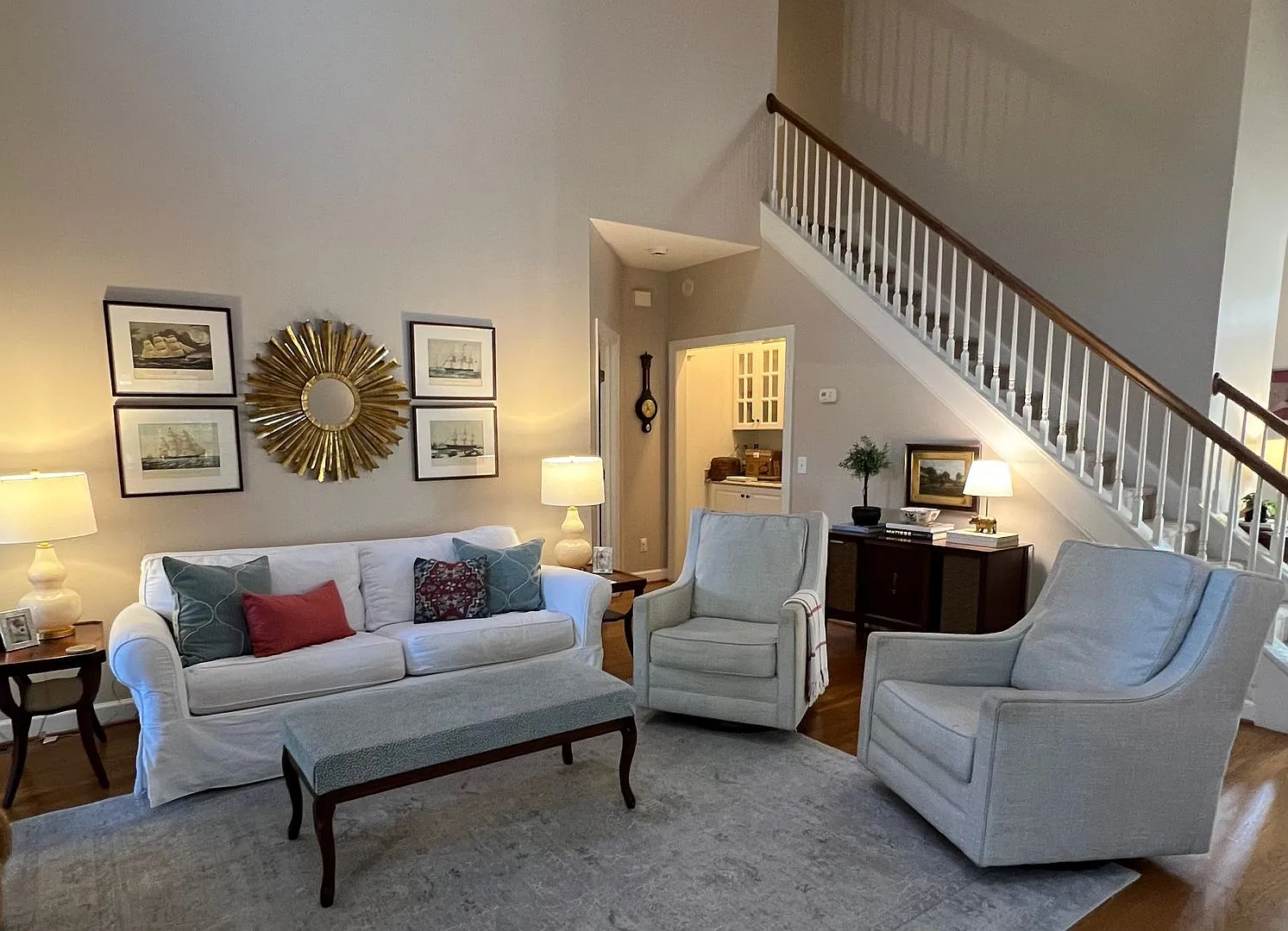 Charming home located on a quiet cul-de-sac — Photo 2