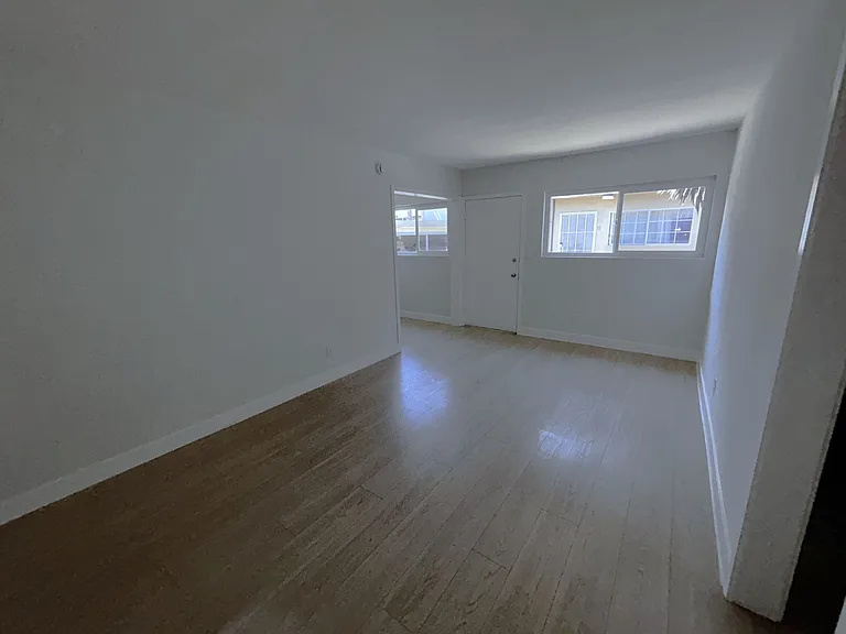 3079 - 1635-41 N. Normandie Ave - 33 — Photo 4