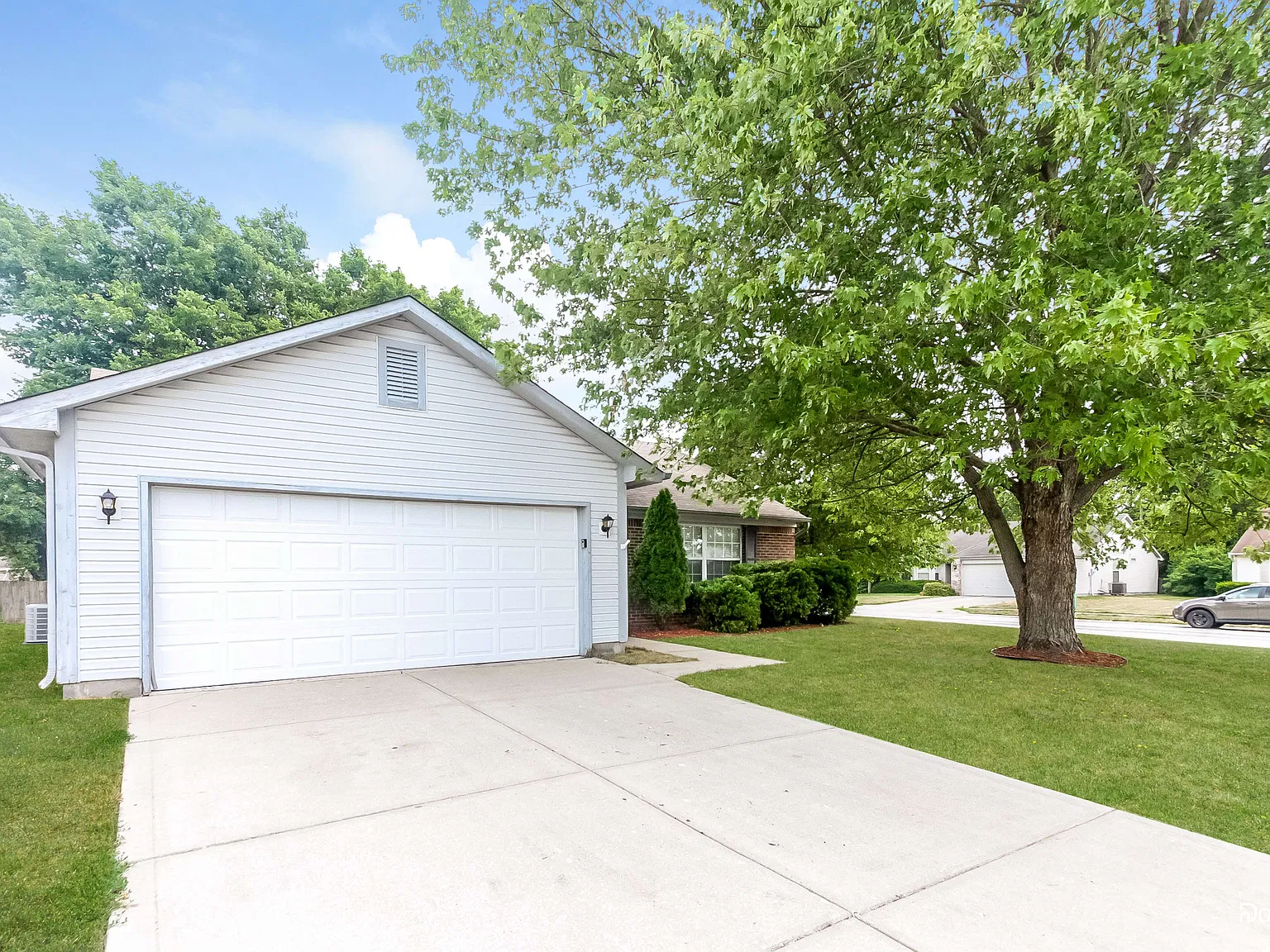 3 bed, 2.0 bath, 1200 sqft, $1,660 — Photo 3
