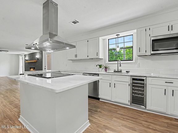 5th image of 11929 Patrick Henry St