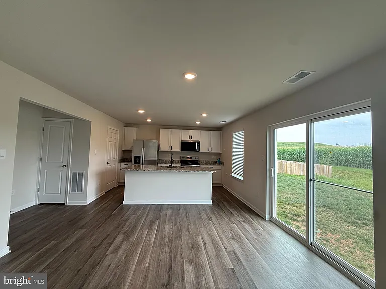 223 Orpington Dr — Photo 4