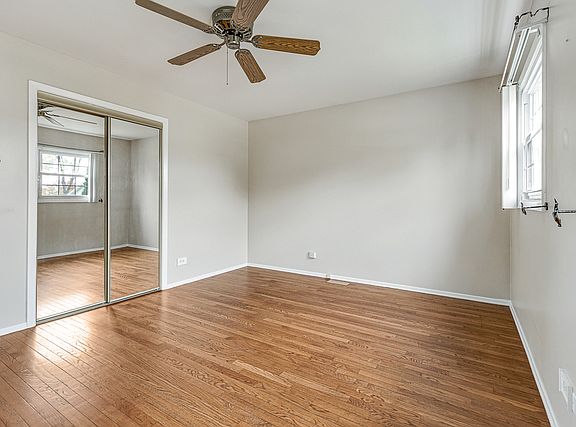 3rd image of 1600 Fairfield Ln