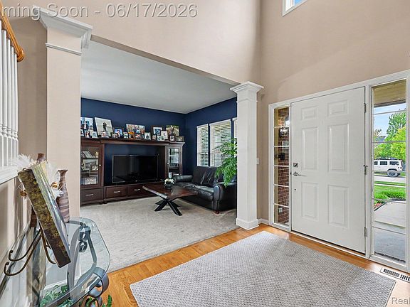 3rd image of 19120 Pembridge St