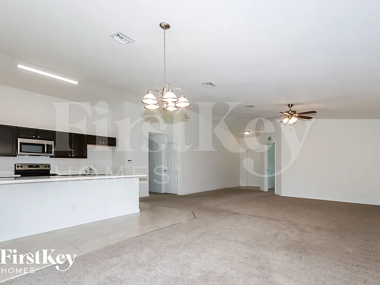 1682 SW Crawford Ave — Photo 5
