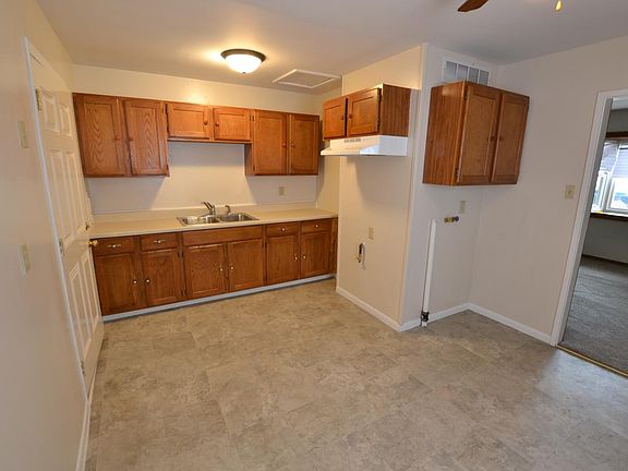 3rd image of 113 E Zarley Blvd