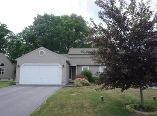 184 Slindes Woods Cir, North Syracuse, NY 13212
