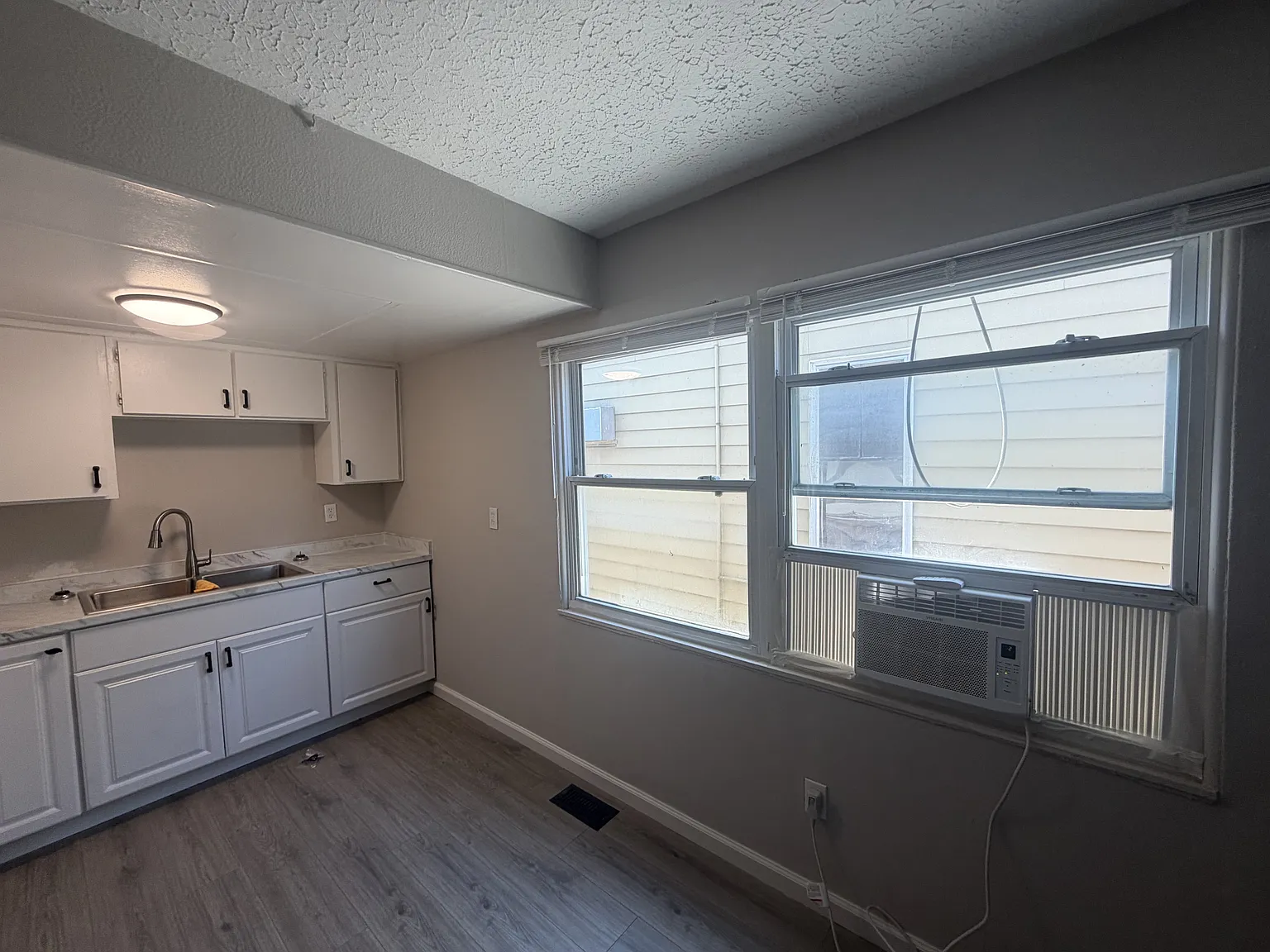 6011 Vine Street - 1 — Photo 2