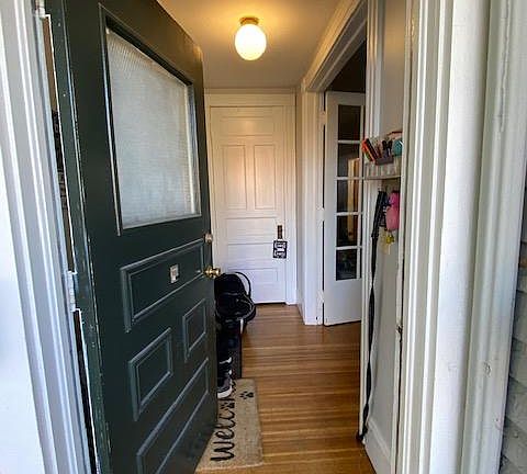 Front hallway/entrance
