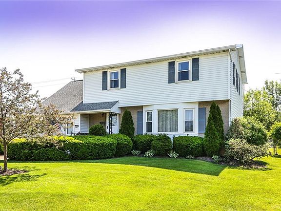2nd image of 106 Huntleigh Cir