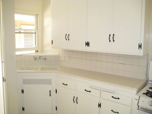 5th image of 2144 N Beachwood Dr #4-2144-1/2
