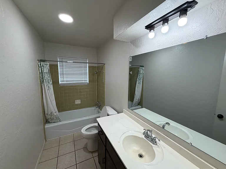 814 SW 25th St — Photo 18