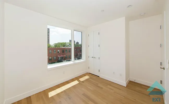 Rented by EXR | media 35