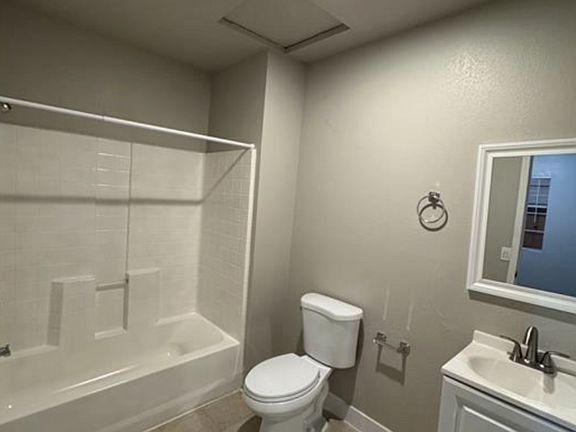 5th image of 928 W 83rd St #4