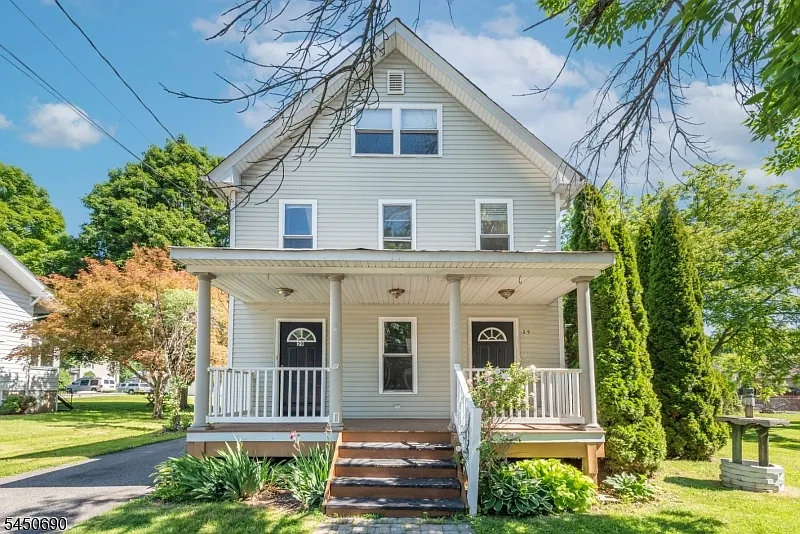 3 bed, 1.0 bath, $2,300 — Photo 2