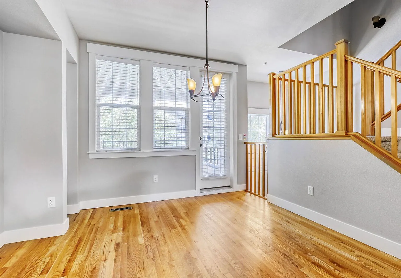 3 bed, 3.5 bath, 1721 sqft, $3,095 — Photo 3