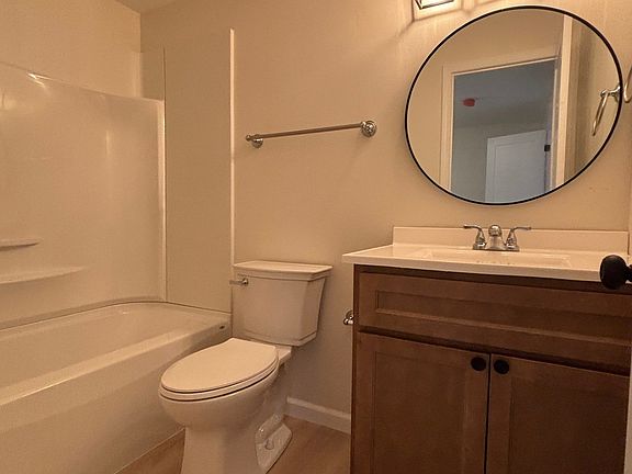 2nd image of 205 Lakewood Ct #6