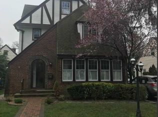 82 Garden St, Garden City, NY 11530