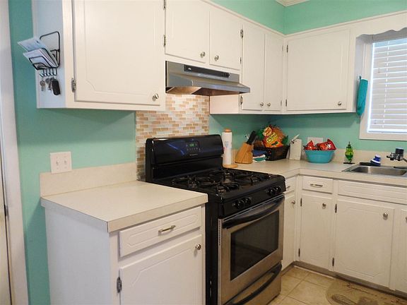 4th image of 114 Davis Ln