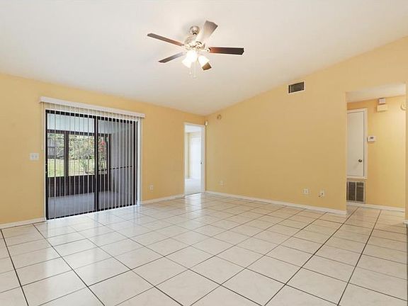 5th image of 2923 Hickory Creek Dr