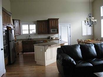 2nd image of 985 Charlotte Dr